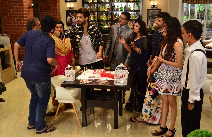 Karan Kundra's 'birthday' celebration on his show's set