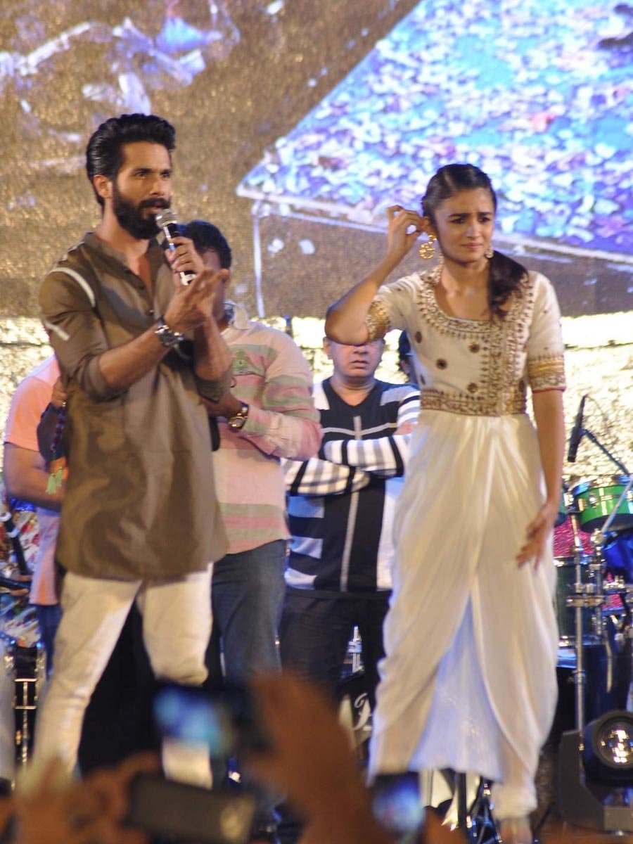 Shahid-Alia promote Shaandaar at garba event