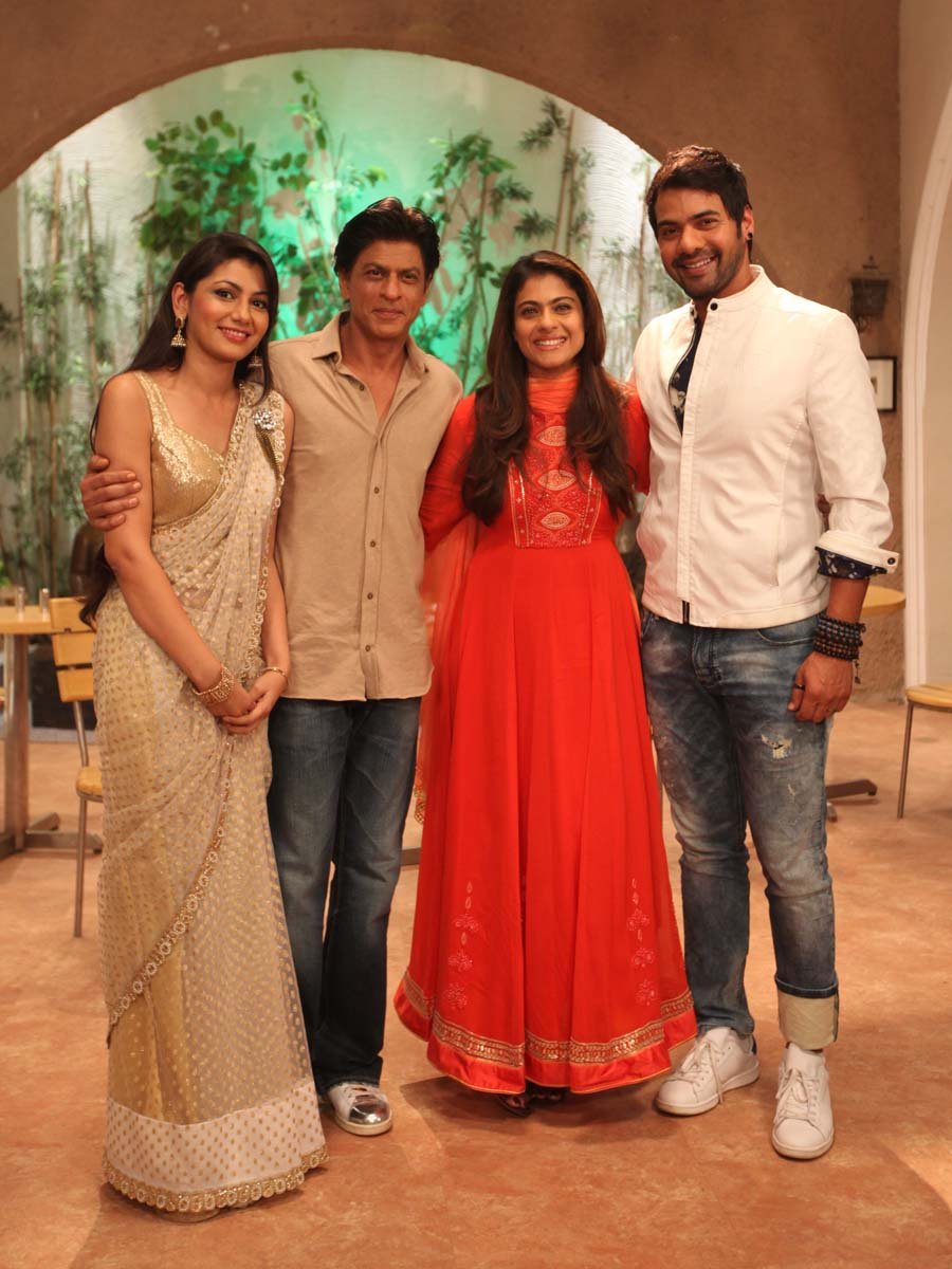 Shah Rukh Khan and  Kajol with Sriti Jha and Shabir Ahluwalia