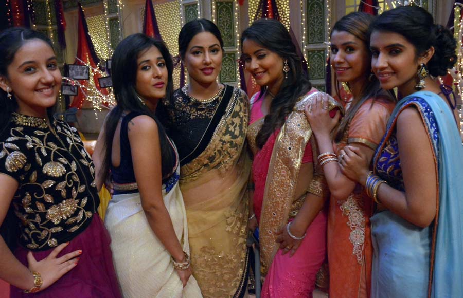 Nidhi Uttam's birthday bash on the sets of Yeh Rishta...