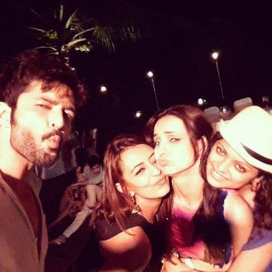 #MonayaWedding: Sanaya-Mohit's Happening Sundown Party