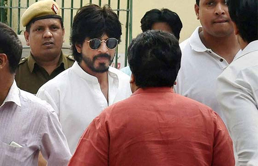 Shah Rukh Khan attends father-in-law's funeral in Delhi