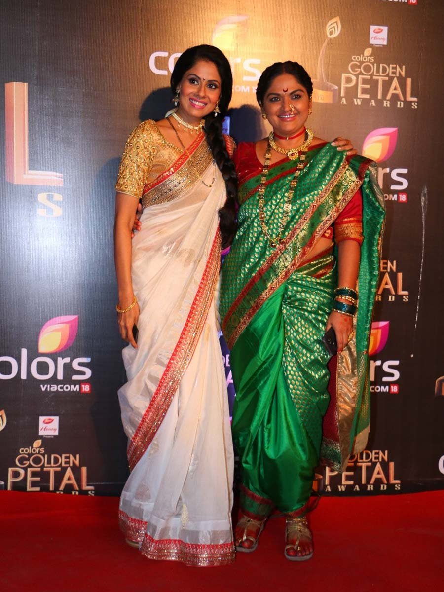  Chavvi Mittal (Tulsi) and Indira Krishnan (Kumudini)