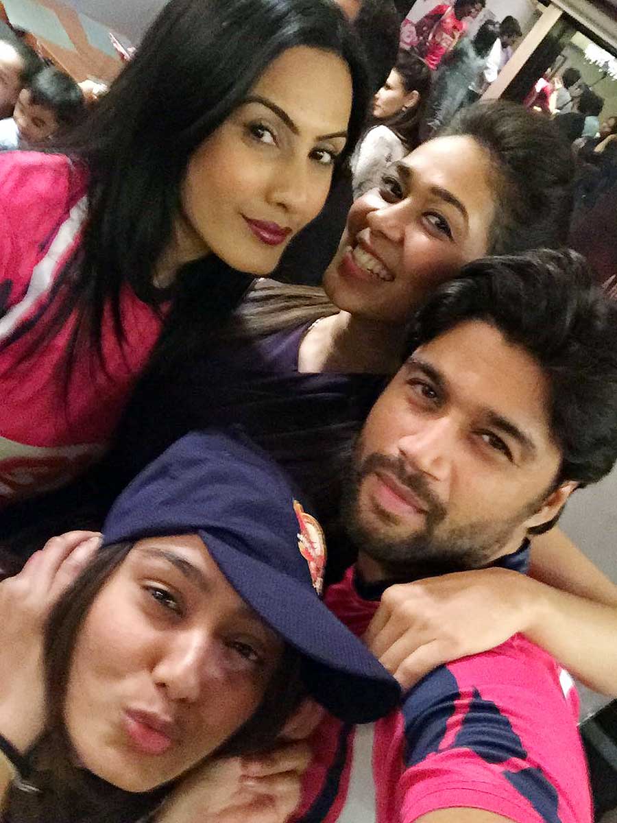 Kamya Punjabi and friends