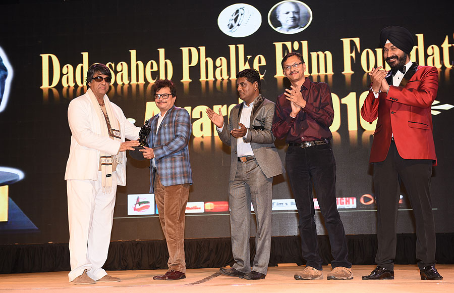 Mukesh Khanna Awarding Asit Modi 