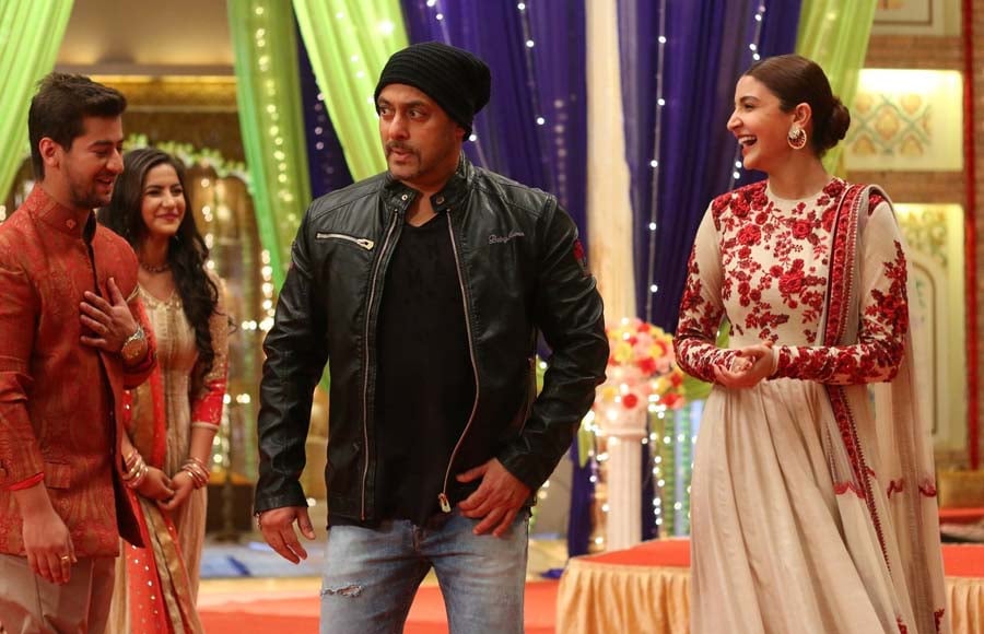 Salman Khan, Anushka Sharma with Meera Deosthale and Paras Arora