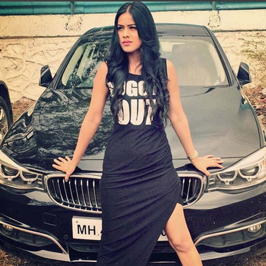 Nia Sharma 