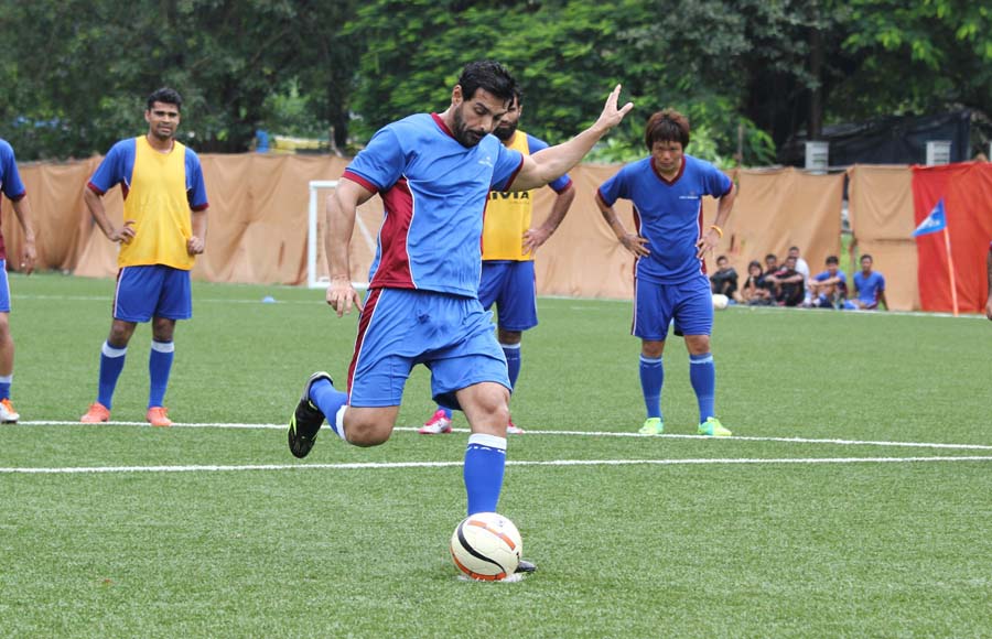 John Abraham (Football)
