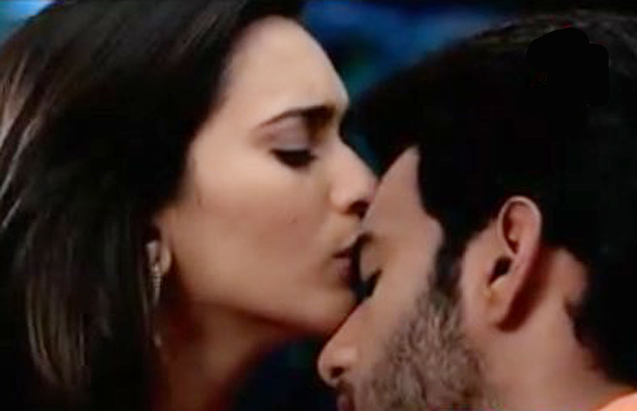 Atharv-Vividha get STEAMY!