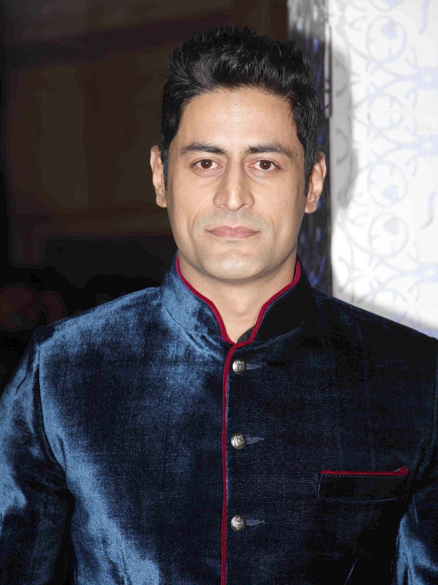  Mohit Raina allegedly charges Rs 1 Lac a day (approx.).