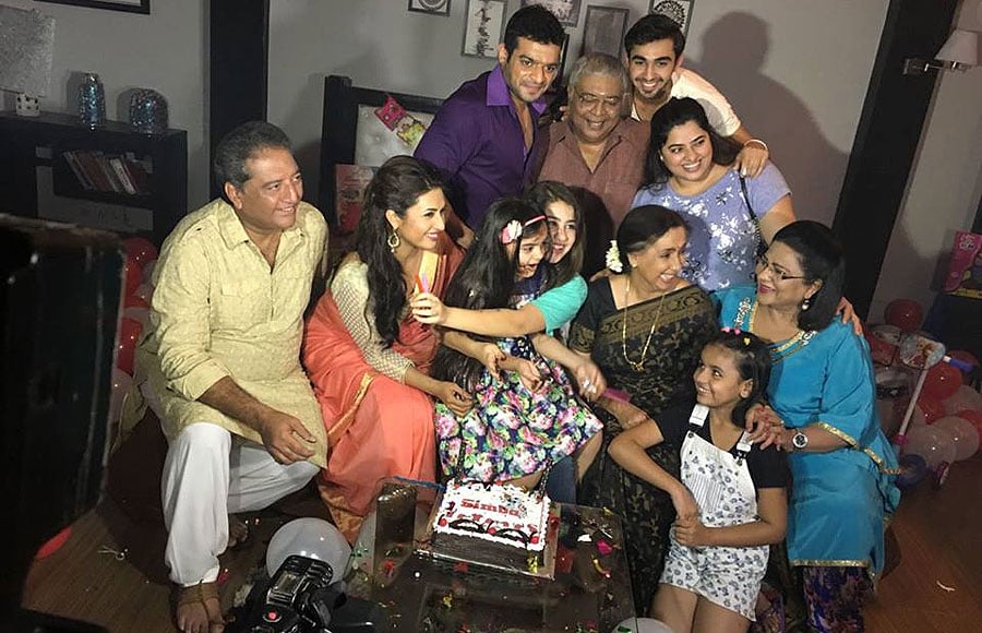 Ruhaanika Dhawan's birthday celebration on YHM sets!