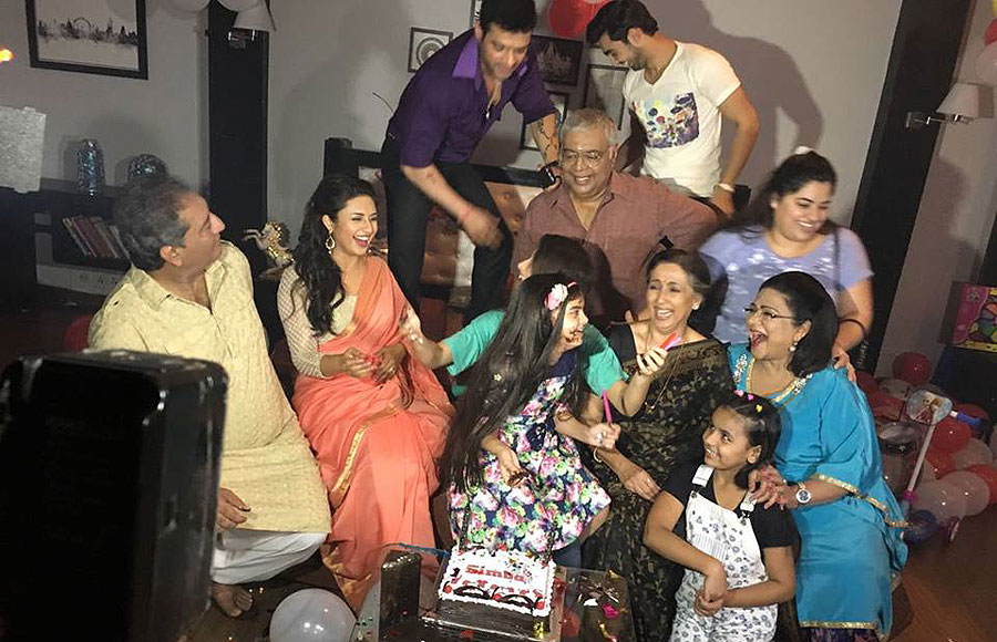 Ruhaanika Dhawan's birthday celebration on YHM sets!