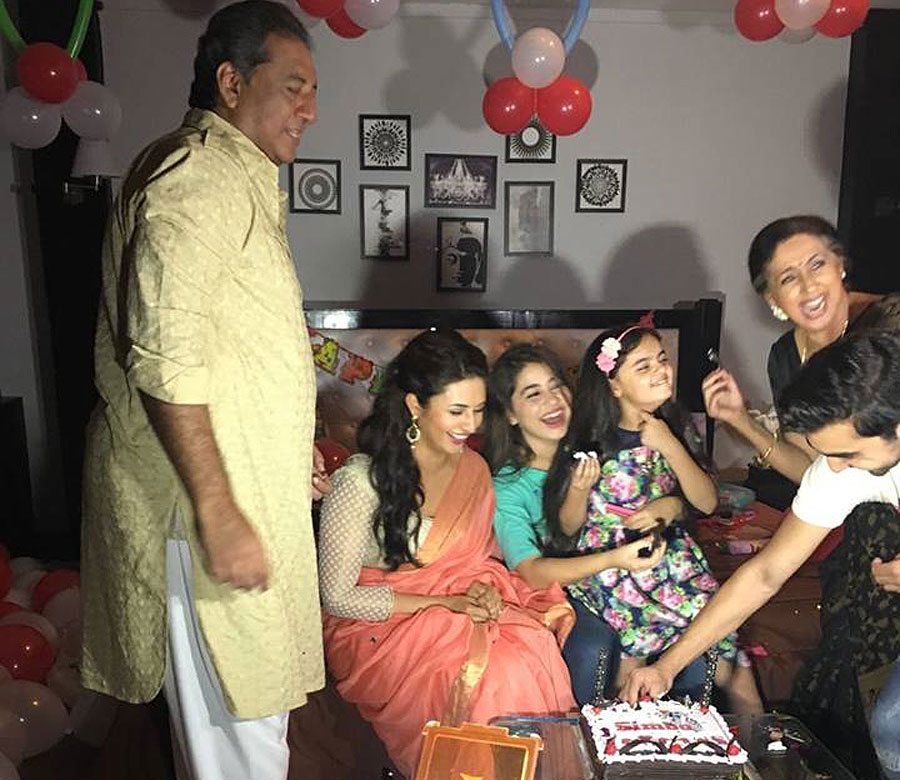 Ruhaanika Dhawan's birthday celebration on YHM sets!