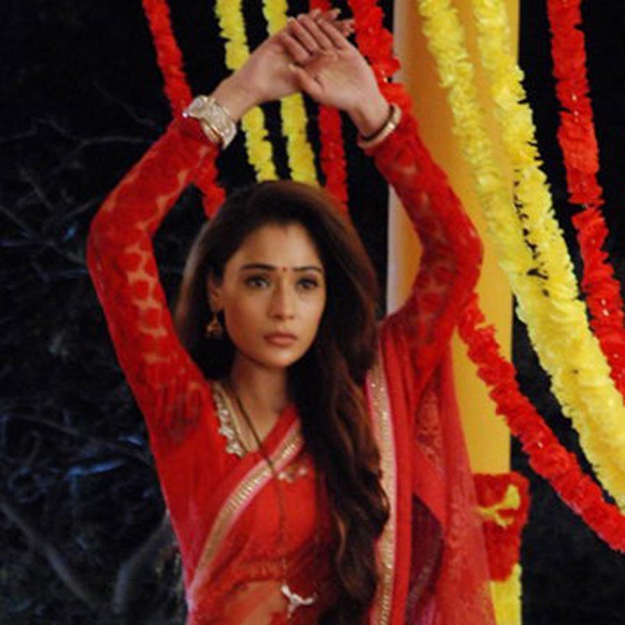 Sara Khan (Sasural Simar Ka)