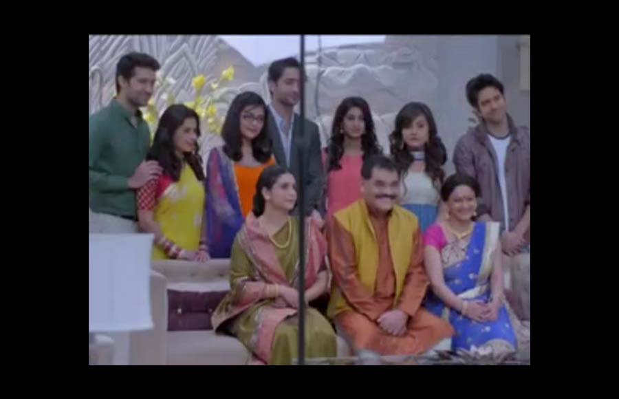 Dixit family (Kuch Rang Pyar Ke Aise Bhi)