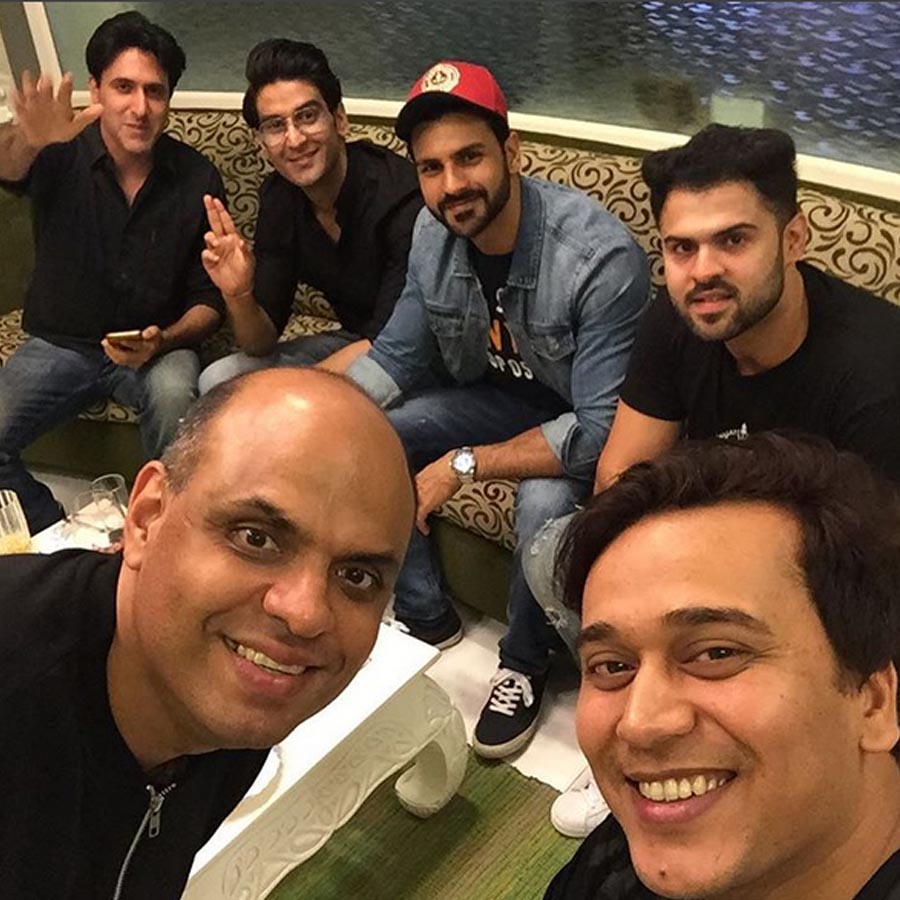 Vivek Dahiya's ROCKING birthday party!