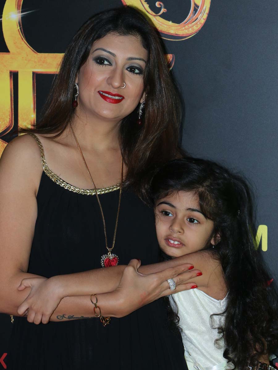 Juhi Parmar with daughter