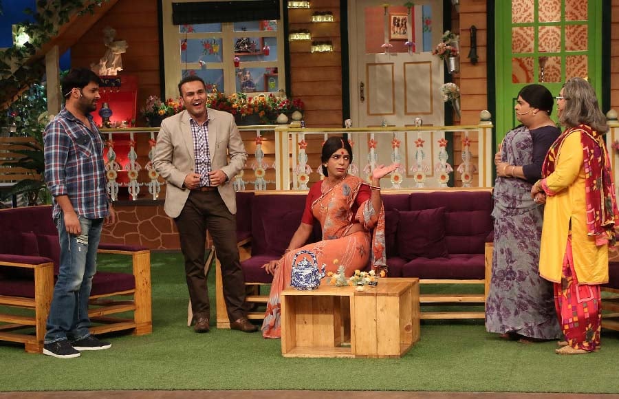 Kapil Sharma, Virender Sehwag, Sunil Grover, Ali Asgar and Kiku Sharda