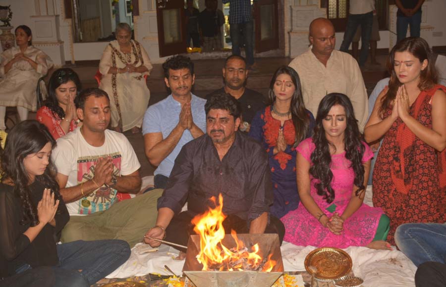 Hawan on the sets of Yeh Rishta Kya Kehlata Hai