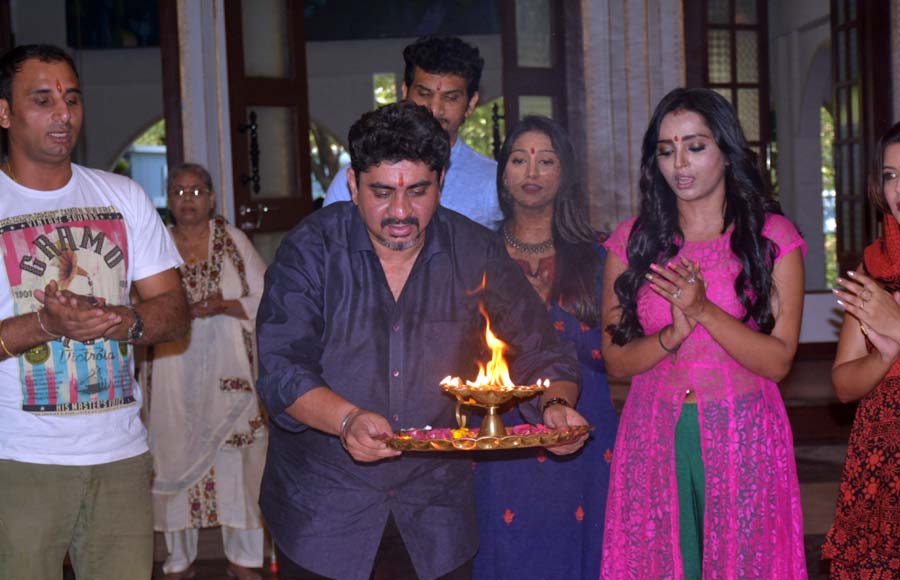 Hawan on the sets of Yeh Rishta Kya Kehlata Hai