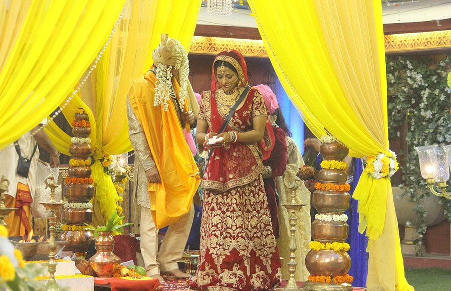 Checkout Mona-Vikrant's wedding pics