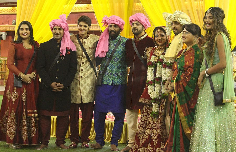 Checkout Mona-Vikrant's wedding pics