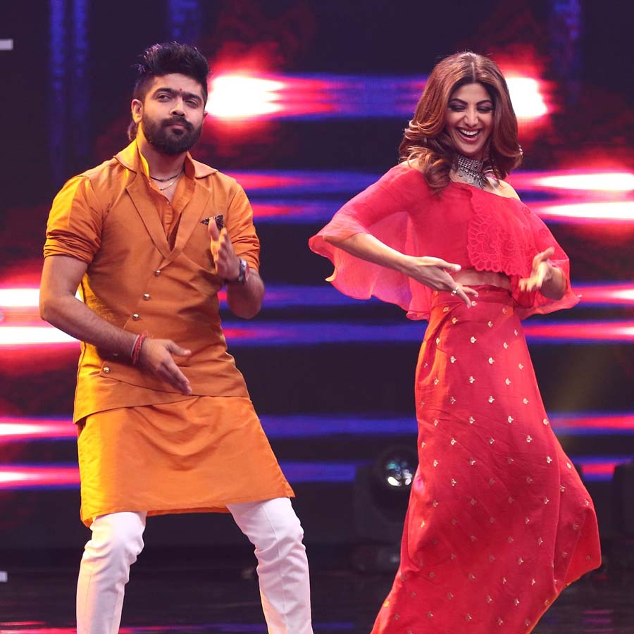 Shilpa Shetty on the sets of Indian Idol 9