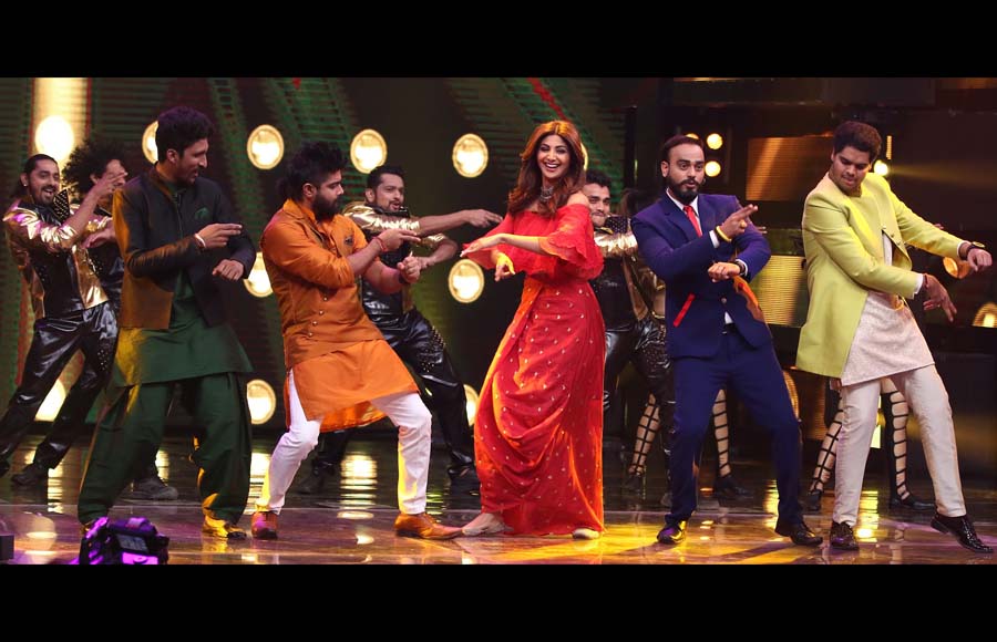 Shilpa Shetty on the sets of Indian Idol 9