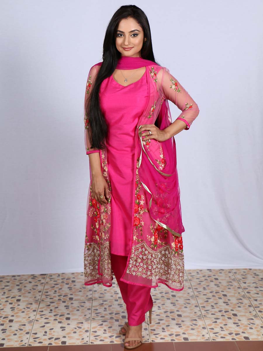 Madirakshi Mundle as Munni