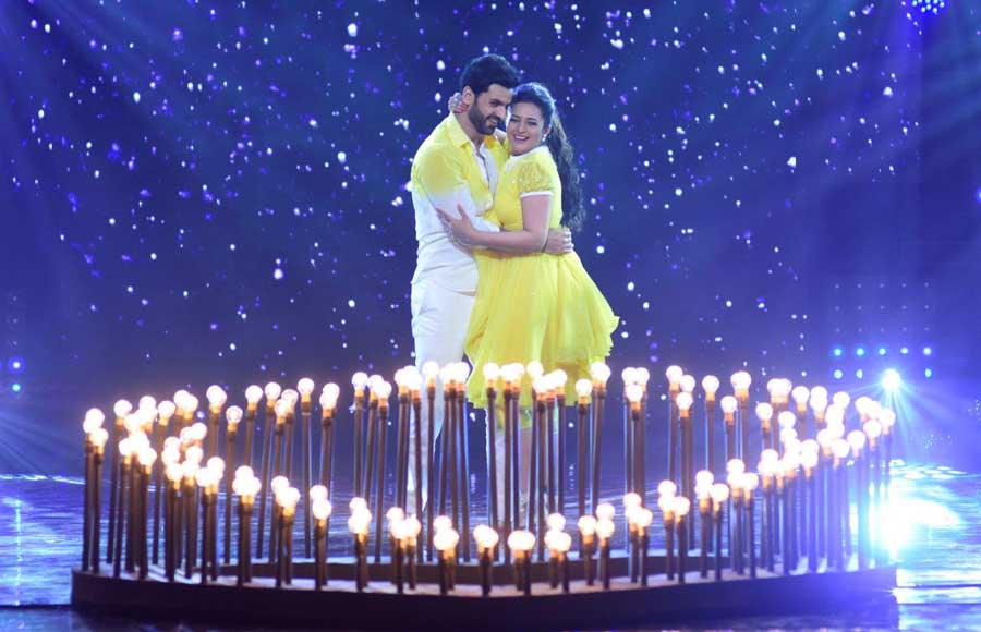  Divyanka Tripathi and Vivek Dahiya 