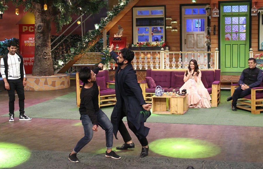 Arjun Kapoor Shakes a leg with a fan on The Kapil Sharma Show