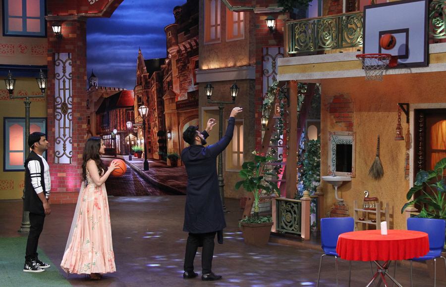 Shraddha Kapoor & Arjun play basketball on The Kapil Sharma Show