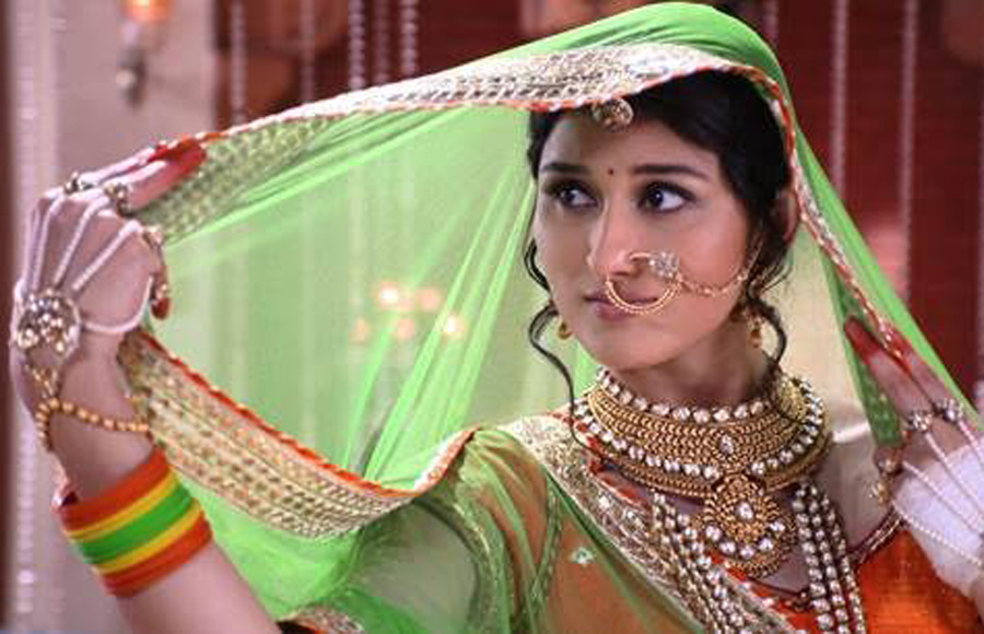 Naren-Pooja's 'Radha-Krishna' act in Piyaa Albela