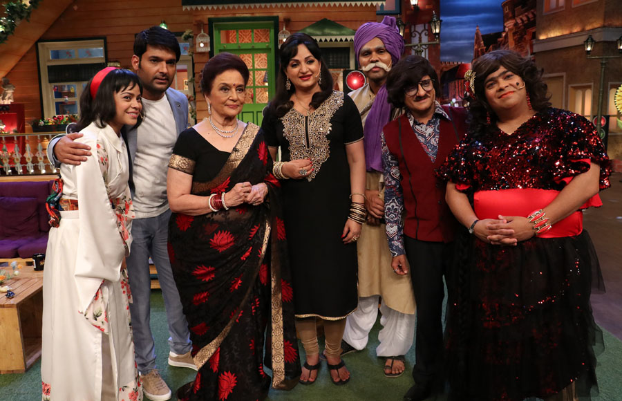 The cast of The Kapil Sharma Show along with their guest - Veteran actor Asha Parekh