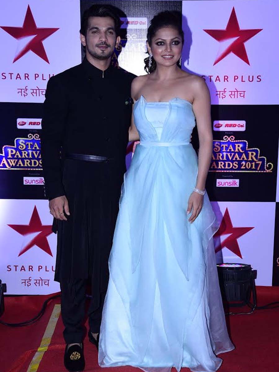 Drashti Dhami & Arjun Bijlani at STAR Parivaar Awards