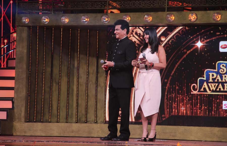 Ekta Kapoor & Jitendra Kapoor pre ... Award at STAR Parivaar Awards