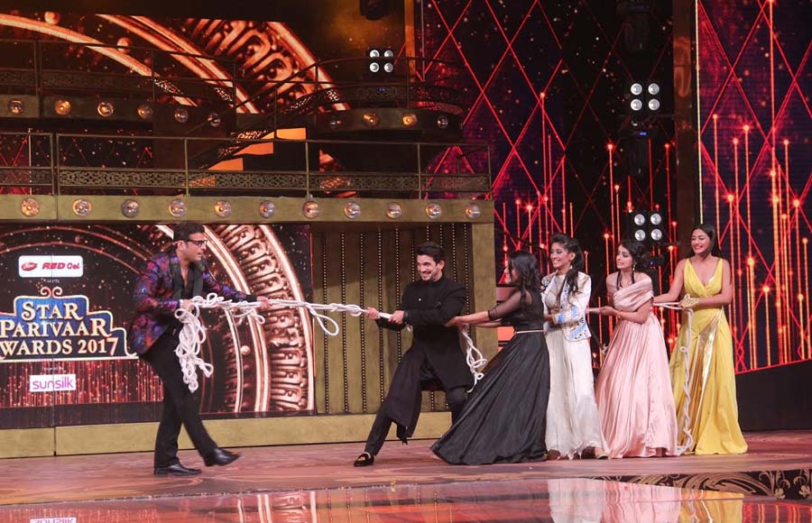 Karan Patel competing in tug of war gag at STAR Parivaar