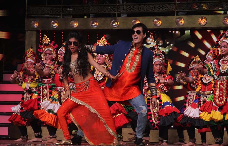 Shivangi Joshi & Mohsin Khan performing at STAR Parivaar Awards