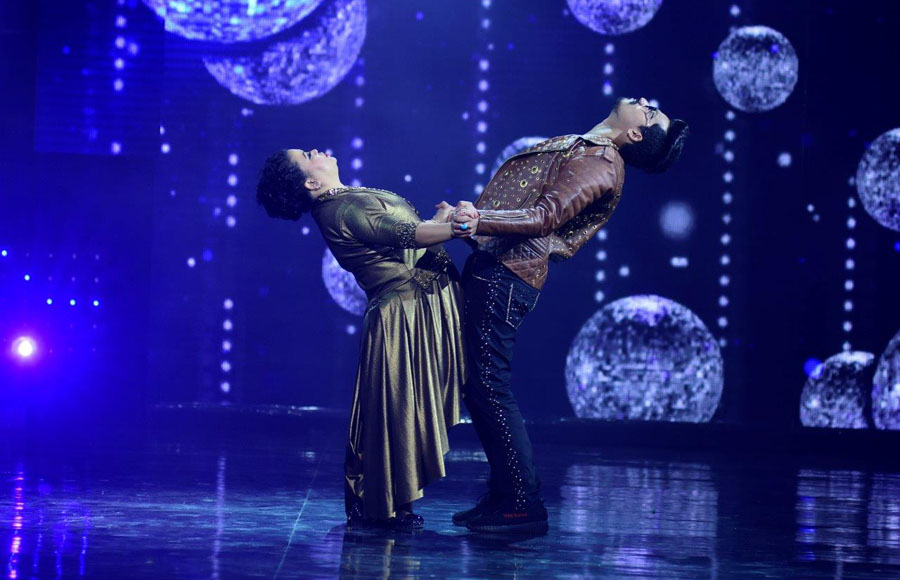 Bharti - Harsh perform as Wild card entries on the sets of NAch Baliye 8