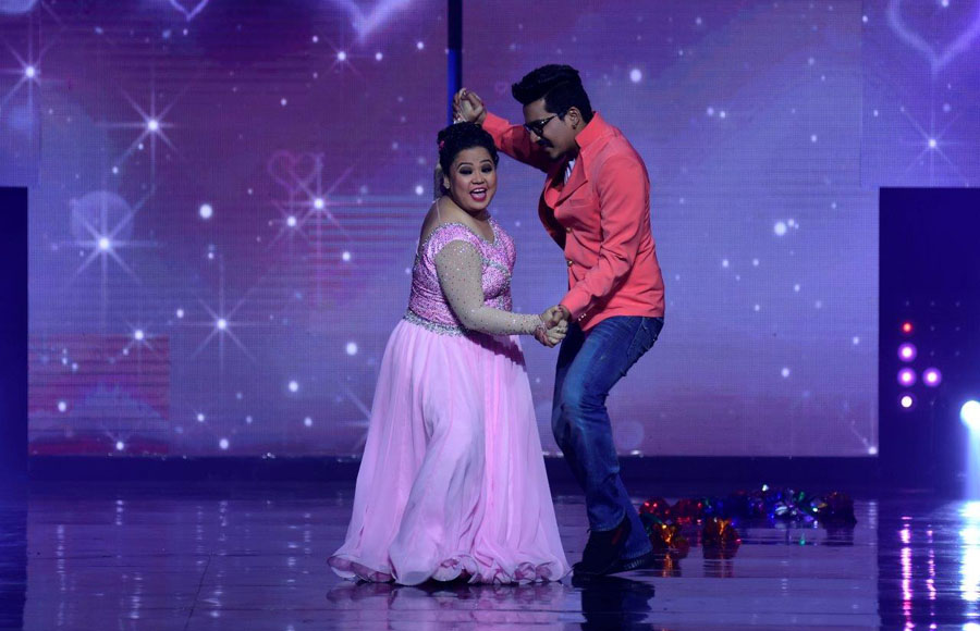 Bharti - Harsh performing on the sets of Nach Baliye 8