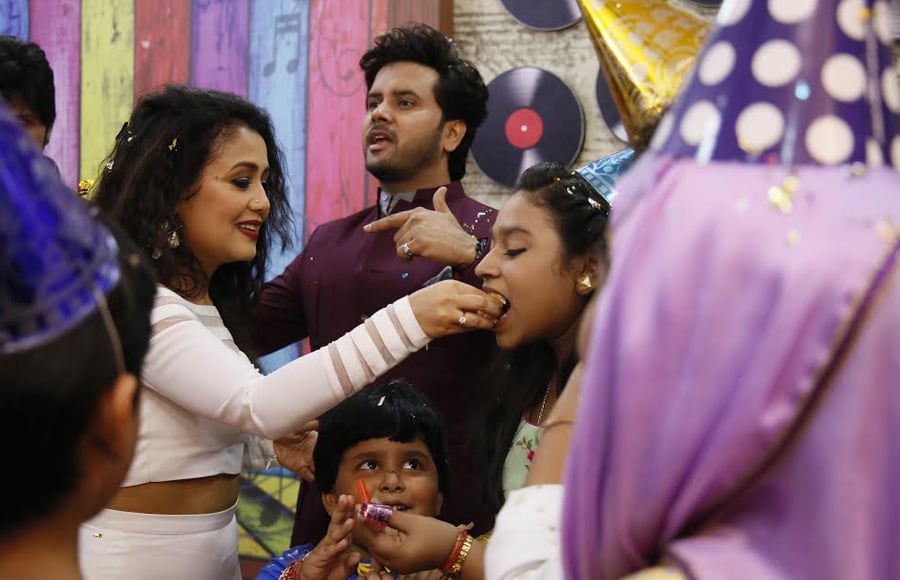 Neha Kakkar celebrates birthday on Sa Re Ga Ma Pa