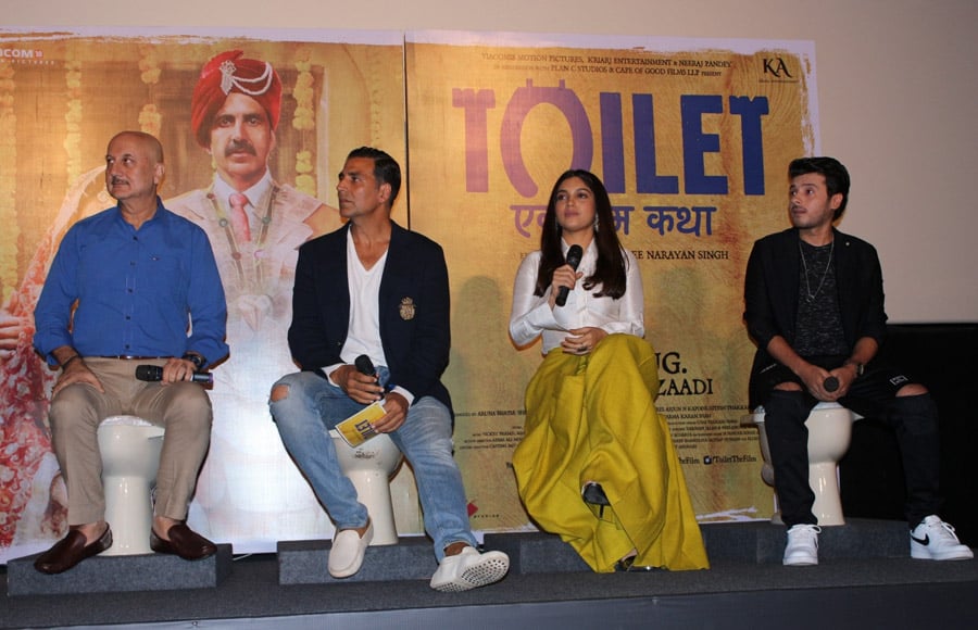 Anupam Kher, Akshay Kumar, Bhumi Pednekar, & Divyendu Sharma, 