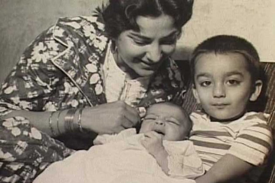 Nargis and a young Sanjay Dutt