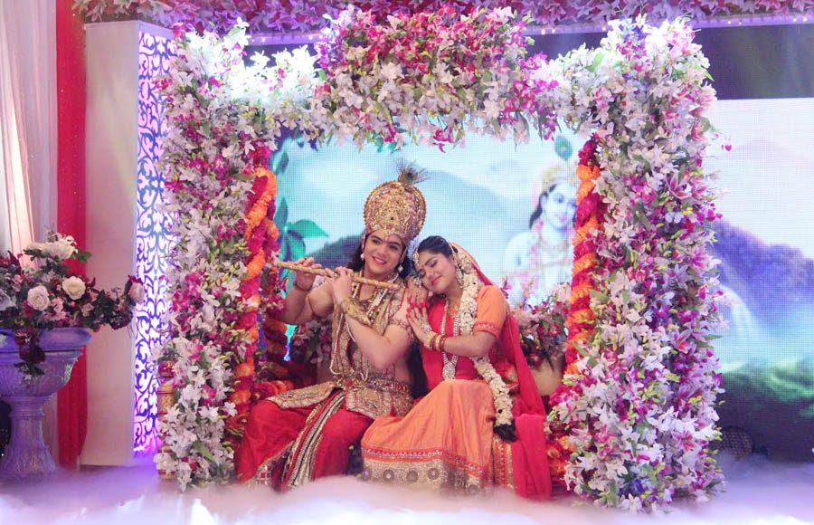 Tapu as Krishna, Sonu as Radha