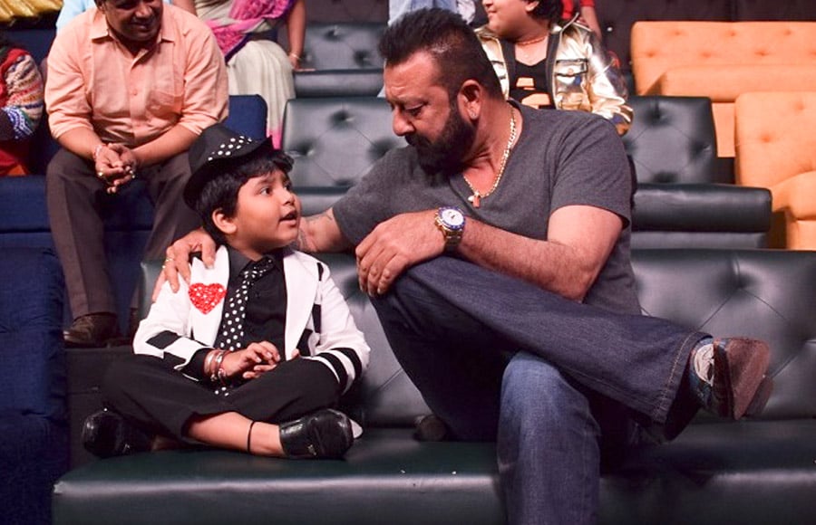 Sanjay Dutt on the sets on Sa Re Ga Ma Pa Li'l Champs 