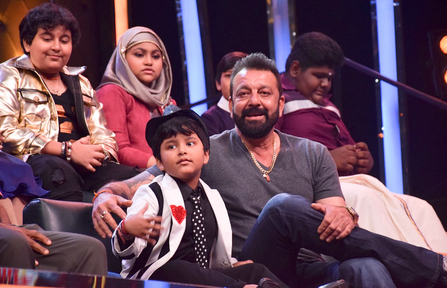 Sanjay Dutt on the sets on Sa Re Ga Ma Pa Li'l Champs 