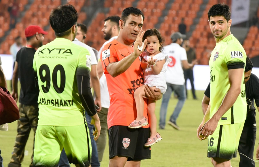  Aparshakti Khurrana, Mahendra Singh Dhoni and Siddharth Malhotra