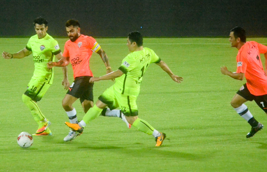  Karanveer Mehra, Virat Kohli and Mahendra Singh Dhoni