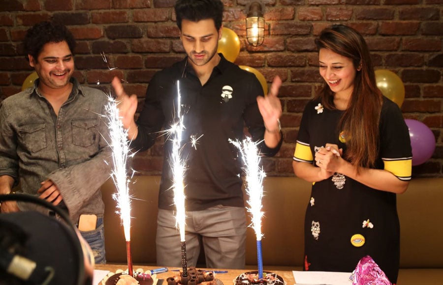 Vivek Dahiya celebrates his birthday with close friends! 