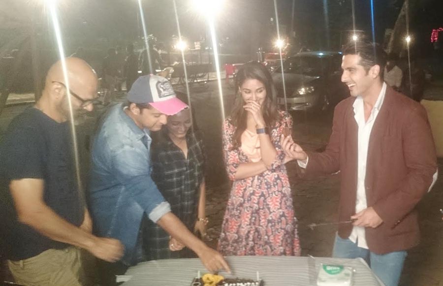 Zayed and Vatsal celebrates Nikita's birthday on the sets of Haasil